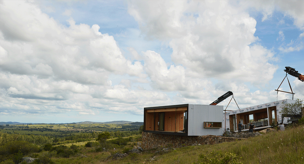 Casa pré moldada com estrutura de concreto sendo montada - RSAI Arquitetura
