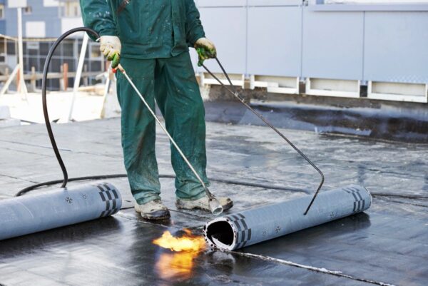 Impermeabilização de laje com aplicação de manta asfáltica profissional - RSAI Arquitetura