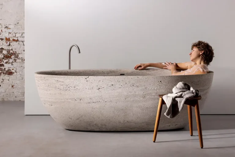 Seu refúgio de luxo: uma banheira hidro premium perfeitamente integrada em um projeto de arquitetura que redefine o bem-estar e a elegância. Inspire-se e transforme!