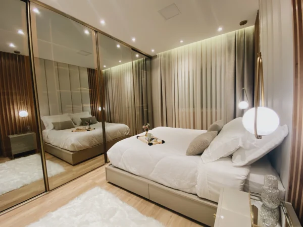 Cortina blackout: Transforma seu quarto em um santuário de descanso e bem-estar com design e sofisticação. | Arquitetura & Decoração Premium