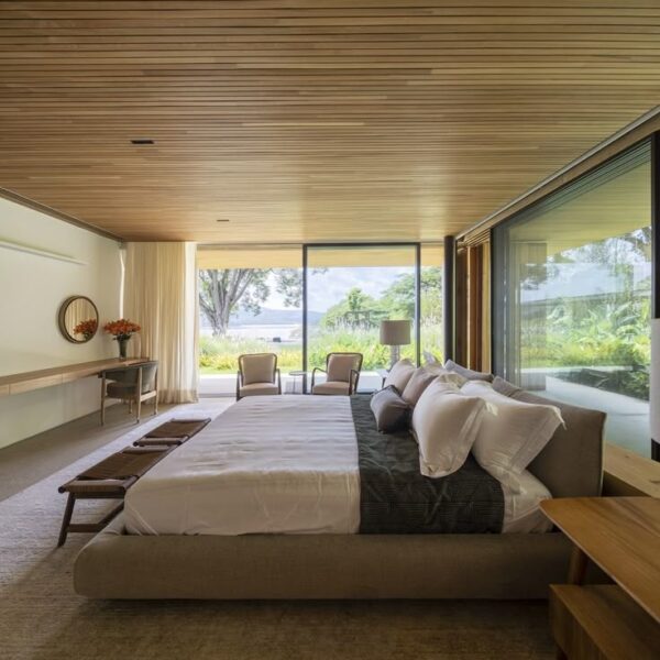 Descubra o Quarto dos Seus Sonhos!** Um ambiente perfeitamente projetado, que inspira conforto e estilo. Saiba **como decorar um quarto** com a maestria e o design personalizado dos nossos arquitetos, transformando seu espaço em um verdadeiro refúgio de beleza e funcionalidade. **Seu lar merece essa transformação!