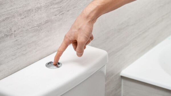 Chega de vazamentos! Descubra como consertar sua caixa acoplada em minutos. Mantenha seu lar perfeito e abra portas para projetos de design que transformam seu espaço em um santuário de conforto e economia. Sua casa merece mais!