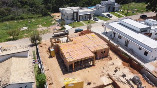 Chega de dúvidas! Desvende AGORA quanto gasta para construir uma casa dos seus sonhos, como esta fachada moderna deslumbrante. Aprenda a planejar cada centavo com quem entende para construir sem surpresas e com o máximo valor!