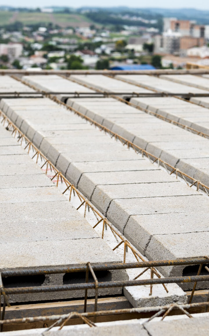 Construa seu futuro com laje pré moldada: a escolha inteligente e econômica para sua obra! Descubra a solução que economiza tempo e dinheiro na sua construção.