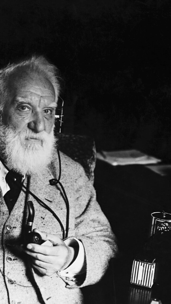 Quem inventou o telefone? Desvende o gênio por trás da invenção que transformou o mundo e, invisivelmente, redesenhou cada espaço habitável! Um estudo de caso em inovação visionária que inspira a arquitetura do seu próximo projeto. Clique e veja como a mente que inovou o passado pode impulsionar seu futuro imobiliário conosco!