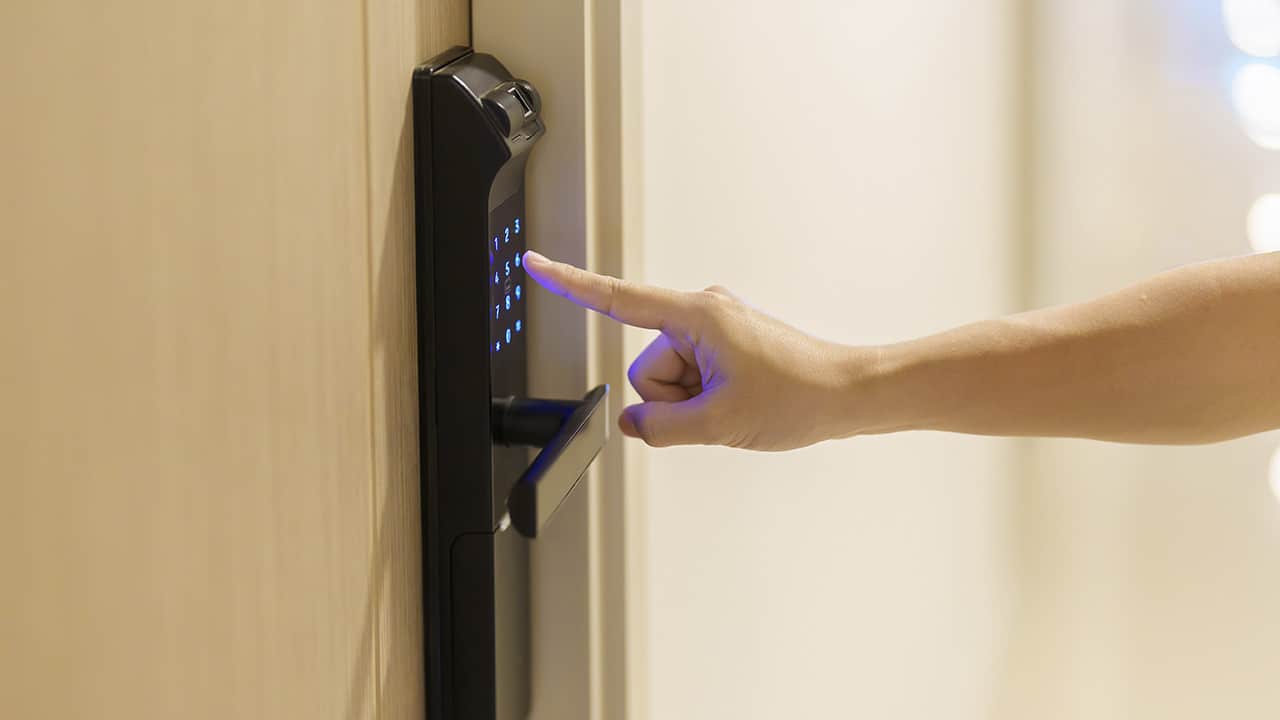 Fechadura Digital Inteligente: Transforme sua Casa em um Oásis de Segurança e Luxo - Arquitetura Moderna e Conforto Incomparável!