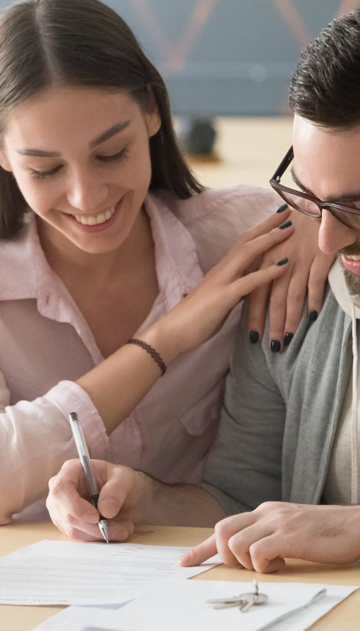 Documento de compra e venda de terreno em mãos? É a sua chance de construir a casa dos sonhos! Descubra como nossos arquitetos transformam seu terreno na realidade perfeita. Seu futuro começa agora!