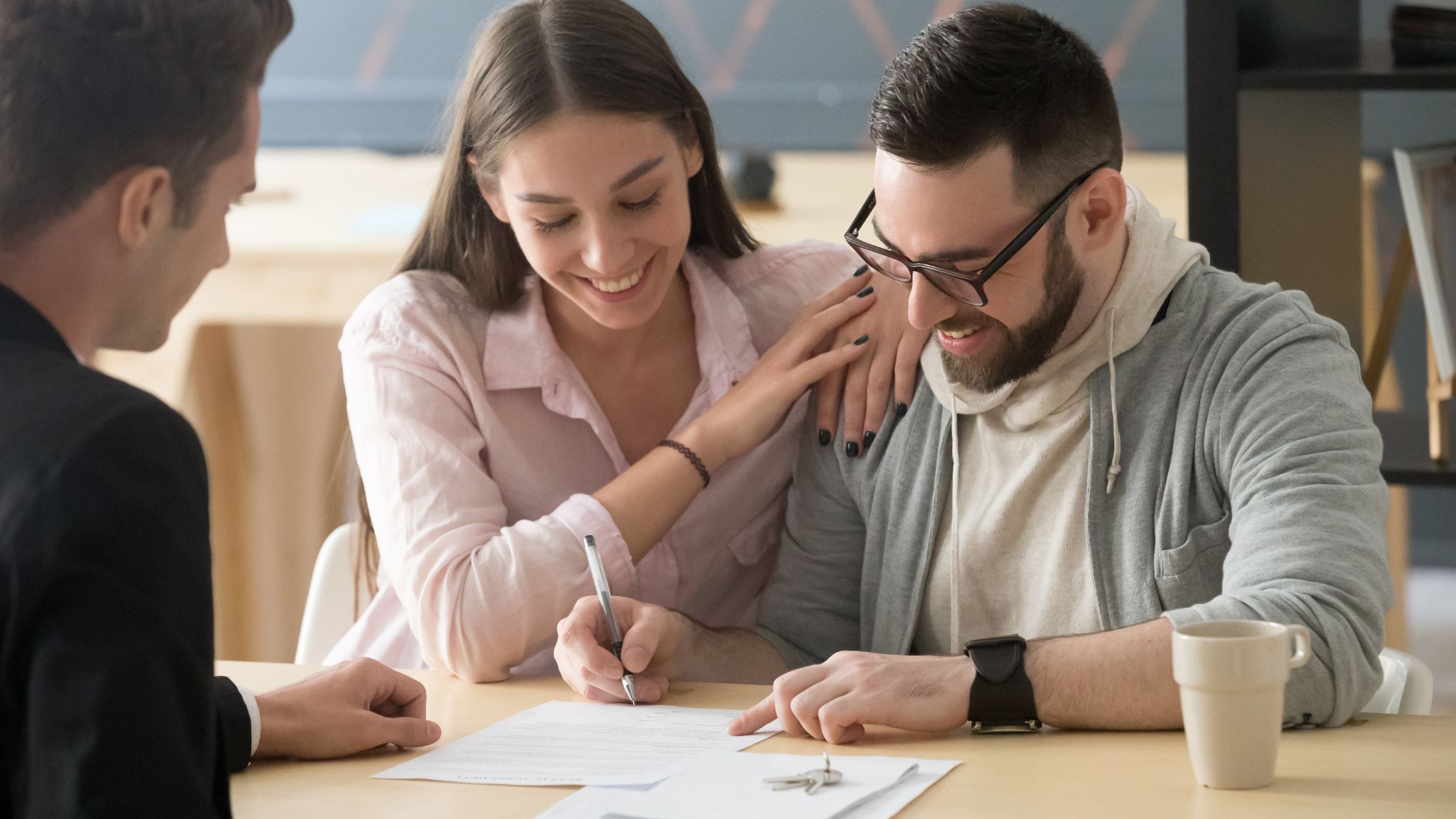 Documento de compra e venda de terreno em mãos? É a sua chance de construir a casa dos sonhos! Descubra como nossos arquitetos transformam seu terreno na realidade perfeita. Seu futuro começa agora!