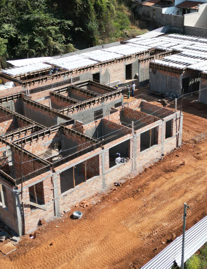 Chega de adiar o sonho! Desvende como financiar construção em terreno próprio e construa sua casa perfeita HOJE com a orientação de arquitetos especialistas que transformam ideias em lares reais.