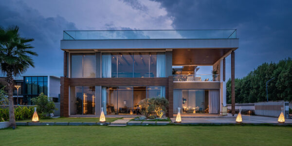 Casa de luxo que redefine o viver: arquitetura espetacular, design que inspira, elevando seu padrão de vida a um novo patamar de exclusividade. Descubra seu próximo projeto dos sonhos.