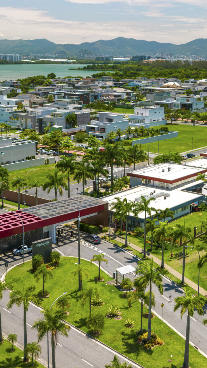 Residências de luxo em condomínio Alphaville, onde a arquitetura se torna um manifesto de status e bem-estar. Descubra o projeto que transformará seu investimento em um lar icônico e valorizado.