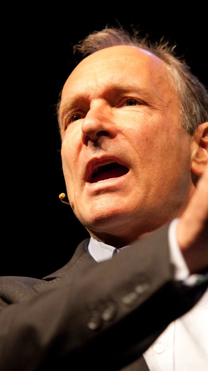 Quem foram os verdadeiros arquitetos da internet? Desvende essa mente brilhante e veja como nós projetamos o futuro do seu espaço. Clique e construa seu legado!