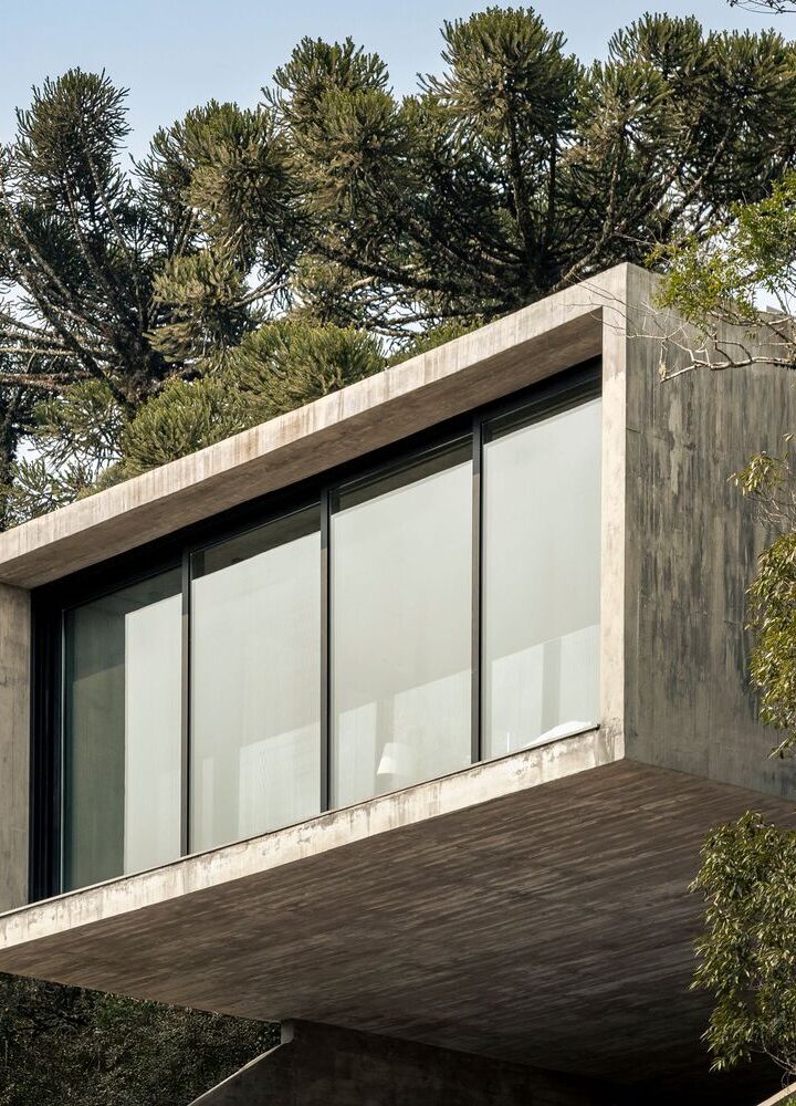 Desvende o potencial oculto do seu terreno declive! Veja como nossa arquitetura sublime projeta casas simples em terreno declive que viram obras-primas, maximizando vistas espetaculares e otimizando cada metro quadrado. Sua casa dos sonhos, com design inteligente e exclusivo, está a um clique de se tornar realidade. Inspire-se agora e transforme seu desafio em lar extraordinário!