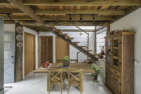 Transforme seu sonho em realidade! Descubra como construir um chalé deslumbrante e exclusivo, com projetos arquitetônicos que garantem beleza, funcionalidade e um processo sem complicações.