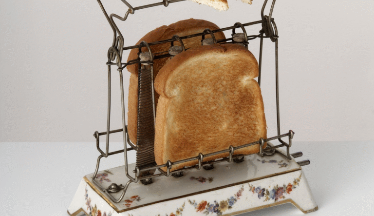 Desvende o gênio que inventou a torradeira! Uma inovação que moldou lares e rotinas, assim como a arquitetura de alto padrão projeta o ambiente perfeito para seus maiores sonhos.