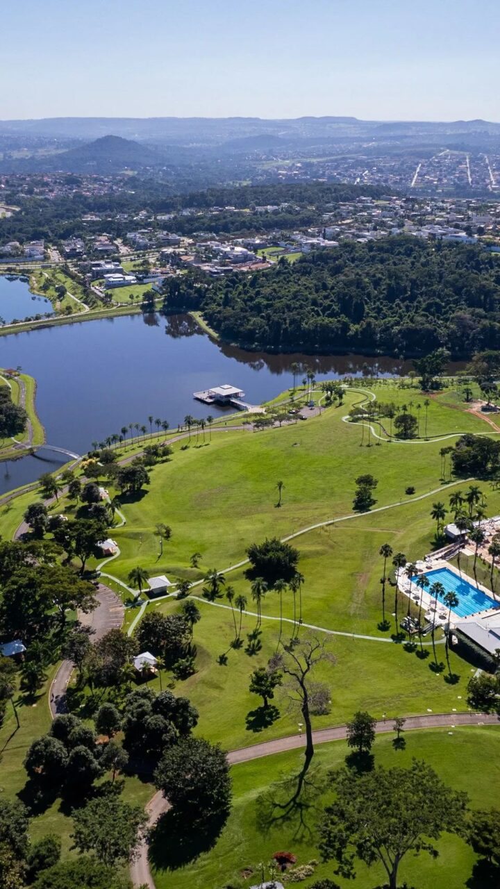 Transforme seu condomínio fechado em um santuário de design exclusivo: a arquitetura que eleva seu estilo de vida ao máximo.