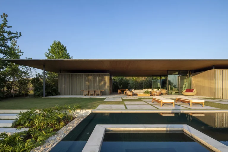 Sua casa minimalista dos sonhos começa aqui! Projeto arquitetônico moderno e exclusivo para viver com estilo e tranquilidade. Clique e realize!