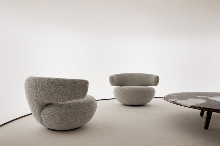 Poltrona luxo para sala: oásis de elegância e design assinado. Visualize seu ambiente transformado pela arquitetura de interiores de alto padrão. Inspire-se e eleve seu espaço!