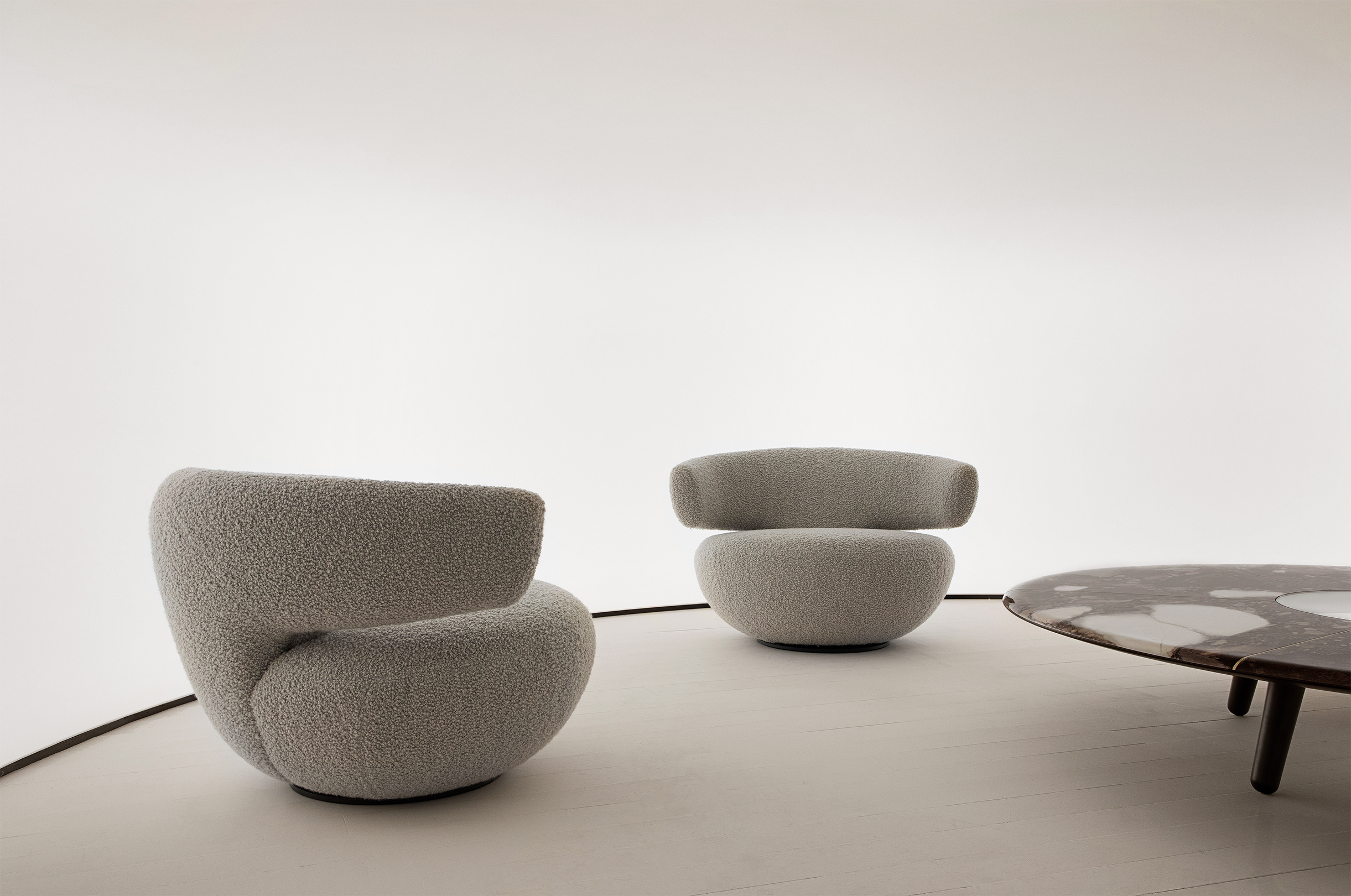 Poltrona luxo para sala: oásis de elegância e design assinado. Visualize seu ambiente transformado pela arquitetura de interiores de alto padrão. Inspire-se e eleve seu espaço!