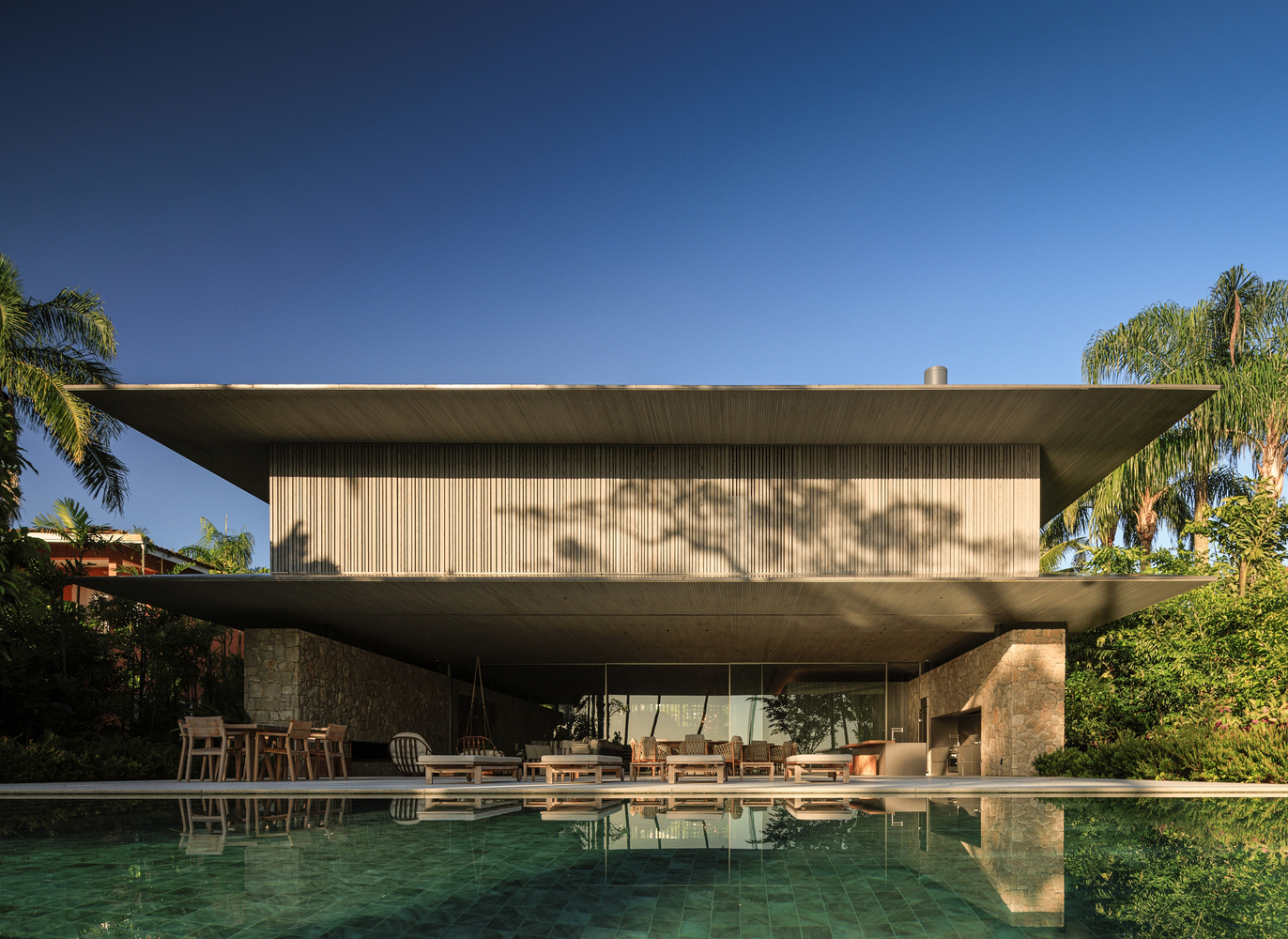 Tipos de telhado residencial com modernas e beirais - RSAI Arquitetura