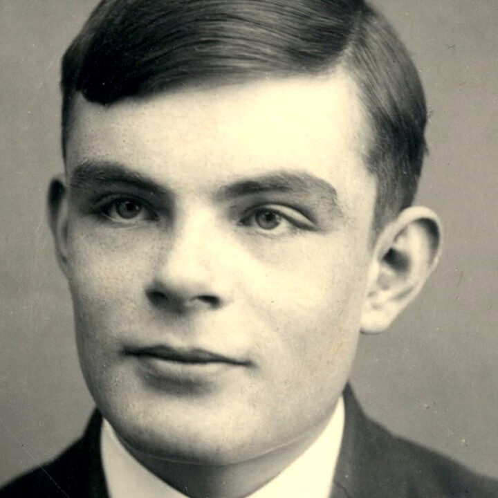 Quem inventou o computador? Desvende o gênio visionário que arquitetou a era digital, pavimentando o futuro do design e da sua próxima construção. Clique e inspire-se com a inovação que molda o mundo!