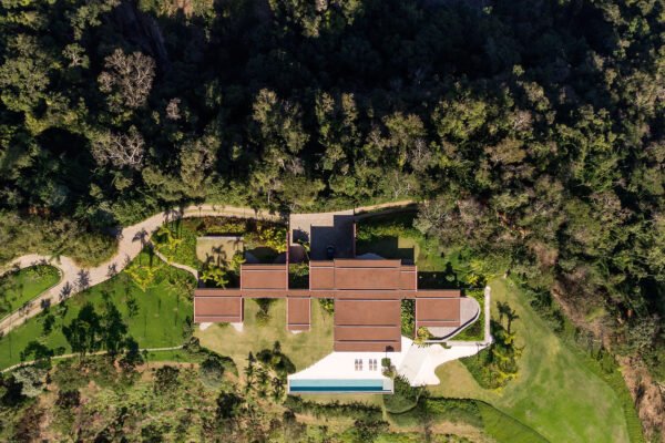 Terreno Perfeito em Loteamento Fechado: Seu Sonho de Casa Pronta Para Morar Começa Aqui!