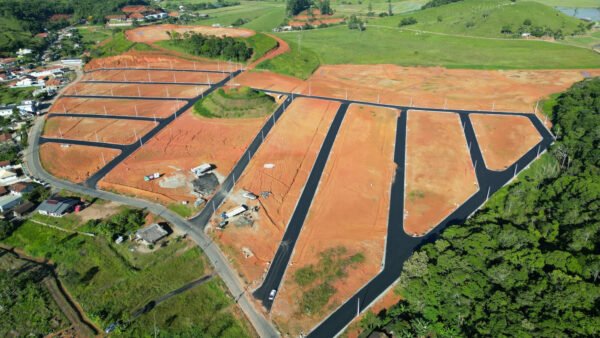 Terreno dos Sonhos: Seu Guia Essencial para Construir a Casa Perfeita e Valorizar seu Investimento.