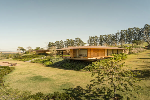 Lote em Condomínio Fechado: Seu Sonho de Casa Perfeita Aguarda! Construa seu Refúgio Exclusivo.