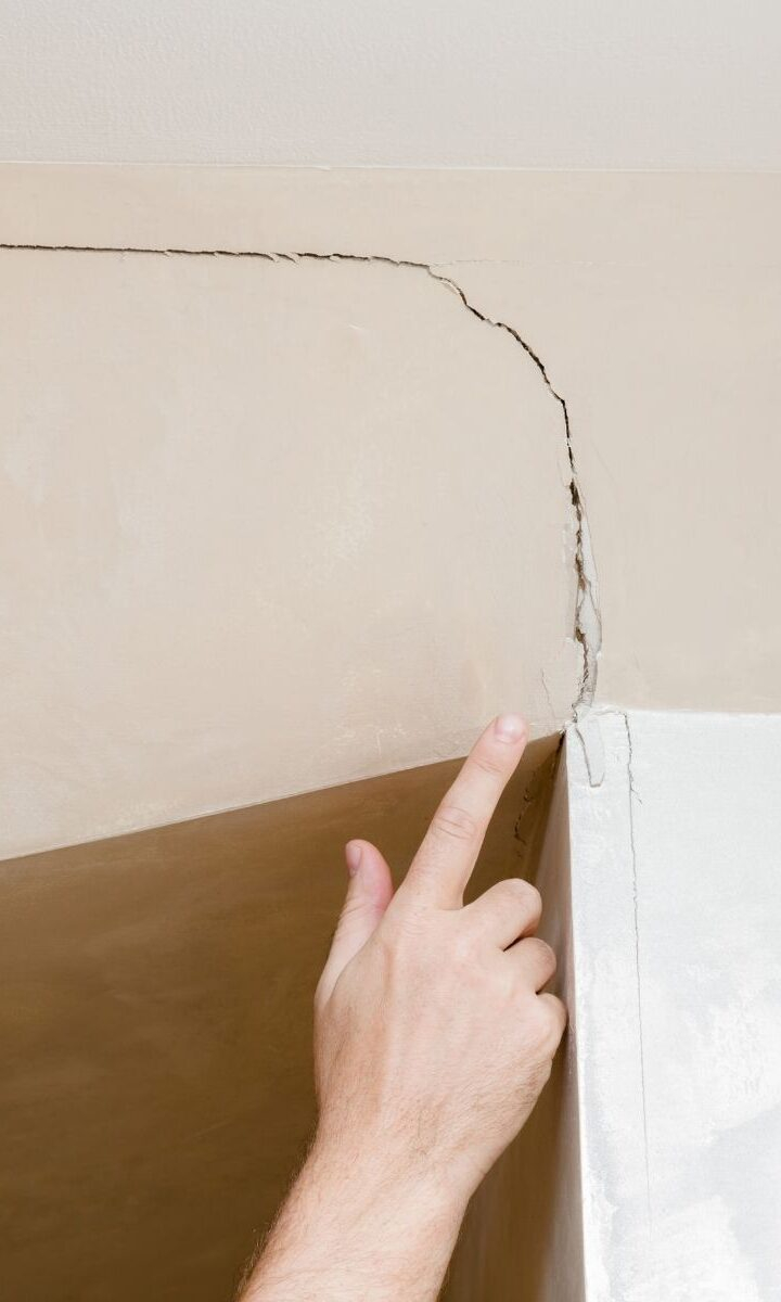 Fissura no Teto? Solução Rápida e Econômica para Proteger Seu Lar e Valorizar Seu Imóvel!